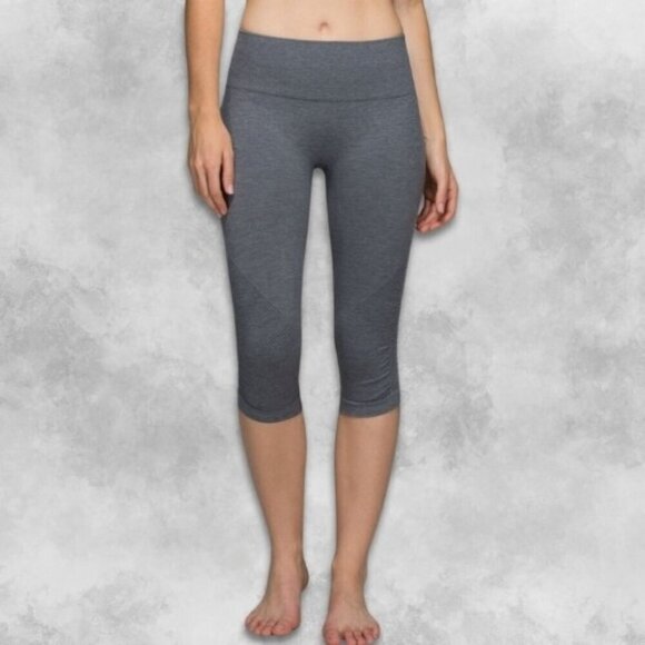 Lululemon Cropped Leggings High Waist Ruched Hem Seamless Compression Gray W S - Picture 1 of 6